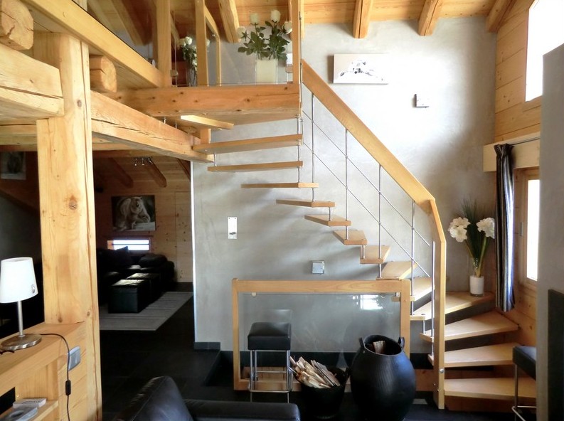 Escalier un quart tournant suspendu chalet